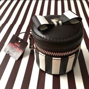Henri Bendel ring case